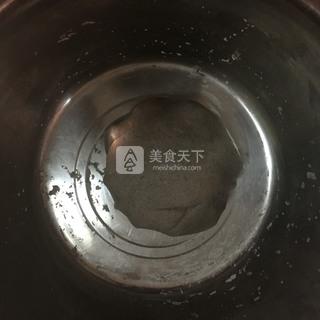 <a href=/shicai/guopin/HeiZhiMa/index.html target=_blank><u>黑<a href=/shicai/guopin/ZhiMa/index.html target=_blank><u>芝麻</u></a></u></a>红糖馒头