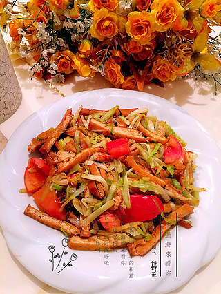 <a href=/shicai/shucai/JiuHuang/index.html target=_blank><u>韭黄</u></a>炒<a href=/shicai/mimian/DouFu/index.html target=_blank><u>豆腐</u></a>