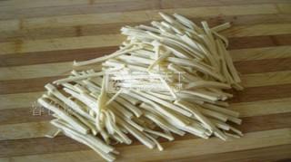 <a href=/shicai/shucai/JiuCai/index.html target=_blank><u>韭菜</u></a>炒干<a href=/shicai/mimian/DouFu/index.html target=_blank><u>豆腐</u></a>