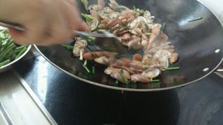 <a href=/shicai/diaoweipin/DouChi/index.html target=_blank><u>豆豉</u></a>花甲