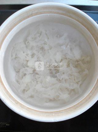 <a href=/shicai/guopin/ManYueMei/index.html target=_blank><u>蔓越莓</u></a><a href=/shicai/shucai/YinEr/index.html target=_blank><u>银耳</u></a><a href=/shicai/guopin/Li/index.html target=_blank><u>梨</u></a>粥