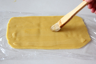 朗姆<a href=/shicai/guopin/PuTao/index.html target=_blank><u>葡萄</u></a>椰蓉饼干