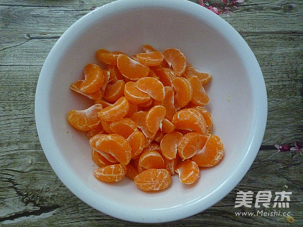 <a href=/shicai/guopin/JvZi/index.html target=_blank><u>橘子</u></a><a href=/shicai/guopin/ShanZha/index.html target=_blank><u>山楂</u></a>糖水(罐头)的做法