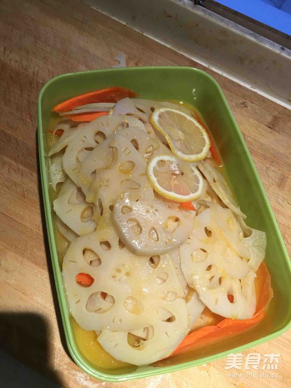 <a href=/shicai/guopin/NingMeng/index.html target=_blank><u>柠檬</u></a><a href=/shicai/shucai/Ou/index.html target=_blank><u>藕</u></a>片的做法