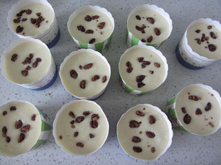 核<a href=/shicai/guopin/Tao/index.html target=_blank><u>桃</u></a>仁<a href=/shicai/mimian/SuanNai/index.html target=_blank><u>酸奶</u></a>纸杯蛋糕