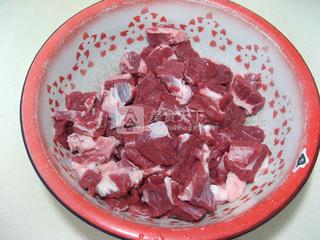 <a href=/shicai/rouqin/NiuNan/index.html target=_blank><u>牛腩</u></a>烧<a href=/shicai/shucai/TuDou/index.html target=_blank><u>土豆</u></a>