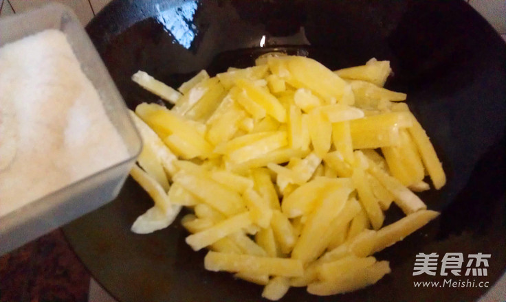 黑椒<a href=/shicai/shucai/TuDou/index.html target=_blank><u>土豆</u></a>条的做法