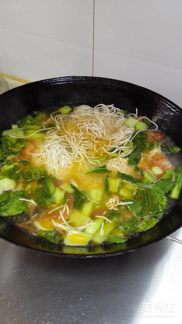 番茄<a href=/shicai/shucai/QingCai/index.html target=_blank><u>青菜</u></a>面的做法