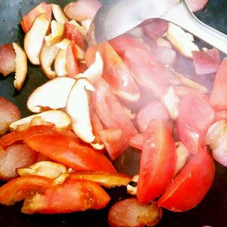 <a href=/shicai/shucai/NanGua/index.html target=_blank><u>南瓜</u></a><a href=/shicai/rouqin/LaRou/index.html target=_blank><u>腊肉</u></a><a href=/shicai/rouqin/HuoTui/index.html target=_blank><u>火腿</u></a>汤