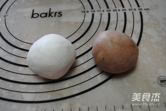 萌猴<a href=/shicai/guopin/HuaSheng/index.html target=_blank><u>花生</u></a>汤圆的做法