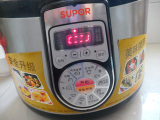 <a href=/shicai/shucai/BuQi/index.html target=_blank><u>荸荠</u></a>红<a href=/shicai/guopin/Zao/index.html target=_blank><u>枣</u></a>粥