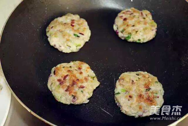 春季提高抵抗力，一定给孩子多吃莲<a href=/shicai/shucai/Ou/index.html target=_blank><u>藕</u></a>！味道超赞的<a href=/shicai/shucai/Ou/index.html target=_blank><u>藕</u></a>香肉饼！的做法