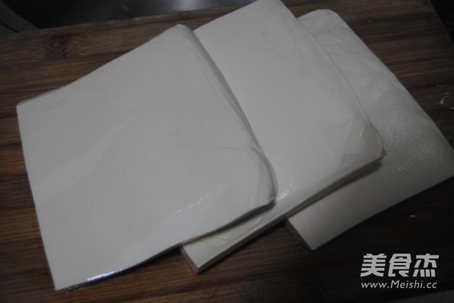 香煎<a href=/shicai/mimian/DouFu/index.html target=_blank><u>豆腐</u></a>的做法