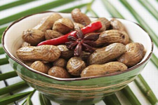 五香<a href=/shicai/guopin/HuaSheng/index.html target=_blank><u>花生</u></a>的做法