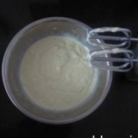 奥利奥&<a href=/shicai/guopin/MangGuo/index.html target=_blank><u>芒果</u></a>冰激凌的做法图解5