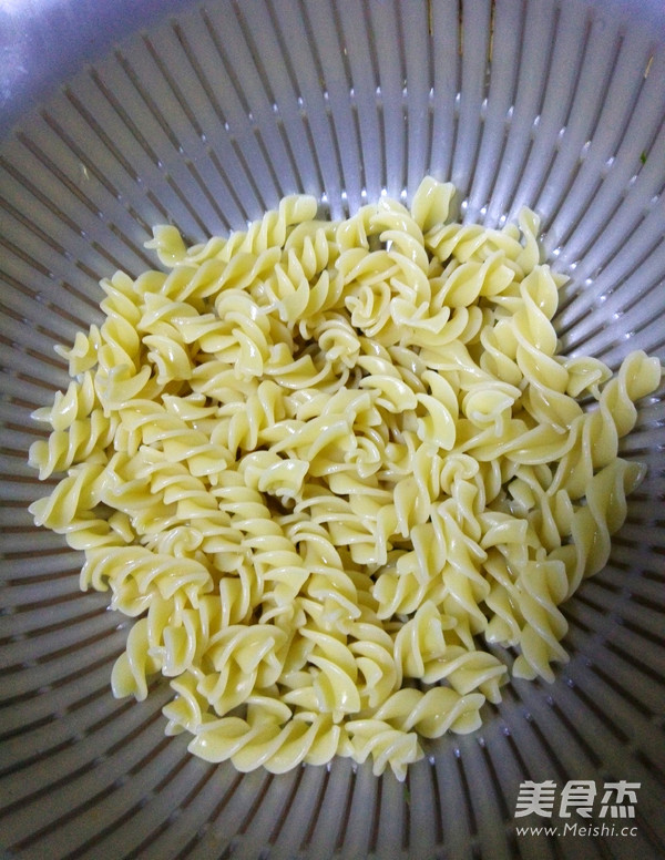 #圣诞节#茄汁海鲜<a href=/shicai/mimian/YiMian/index.html target=_blank><u>意面</u></a>的做法