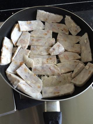 煎<a href=/shicai/shucai/YuTou/index.html target=_blank><u>芋头</u></a>糕