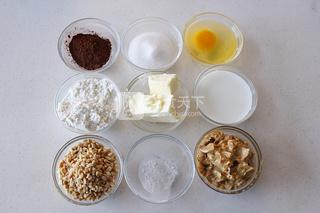 <a href=/shicai/guopin/HuaSheng/index.html target=_blank><u>花生</u></a><a href=/shicai/mimian/QiaoKeLi/index.html target=_blank><u>巧克力</u></a>蛋糕