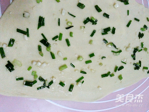 #香雪面粉#手撕<a href=/shicai/diaoweipin/CongYou/index.html target=_blank><u>葱油</u></a>饼的做法