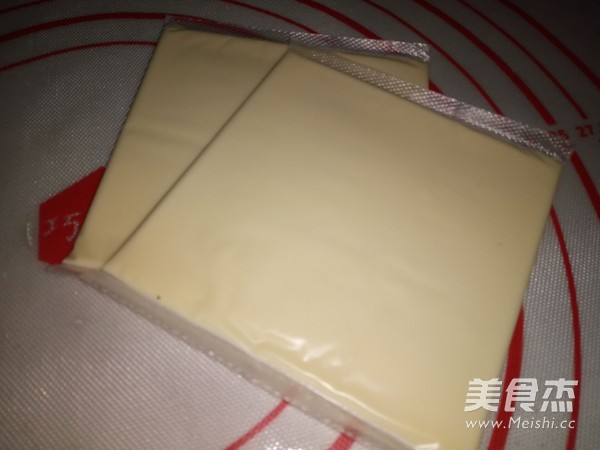 <a href=/shicai/shucai/ZiShu/index.html target=_blank><u>紫薯</u></a><a href=/shicai/mimian/ZhiShi/index.html target=_blank><u>芝士</u></a>球(两吃)的做法