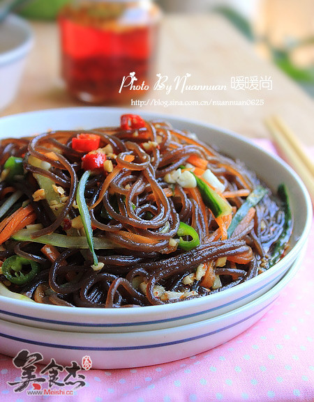 凉拌<a href=/shicai/mimian/JueGenFen/index.html target=_blank><u>蕨根粉</u></a>cY.jpg