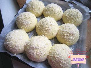 豆沙香酥粒<a href=/shicai/mimian/MianBao/index.html target=_blank><u>面包</u></a>
