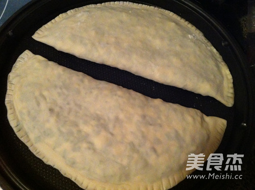 <a href=/shicai/shucai/JiuCai/index.html target=_blank><u>韭菜</u></a><a href=/shicai/rouqin/JiDan/index.html target=_blank><u>鸡蛋</u></a>馅饼的做法