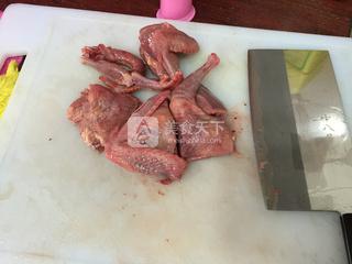 虫草花炖<a href=/shicai/rouqin/GeZi/index.html target=_blank><u>鸽子</u></a>