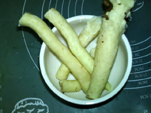 <a href=/shicai/guopin/Zao/index.html target=_blank><u>枣</u></a>泥<a href=/shicai/yaoshi/FuLing/index.html target=_blank><u>茯苓</u></a><a href=/shicai/shucai/ShanYao/index.html target=_blank><u>山药</u></a>糕