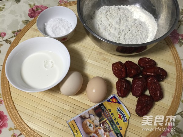 红<a href=/shicai/guopin/Zao/index.html target=_blank><u>枣</u></a>蒸糕的做法