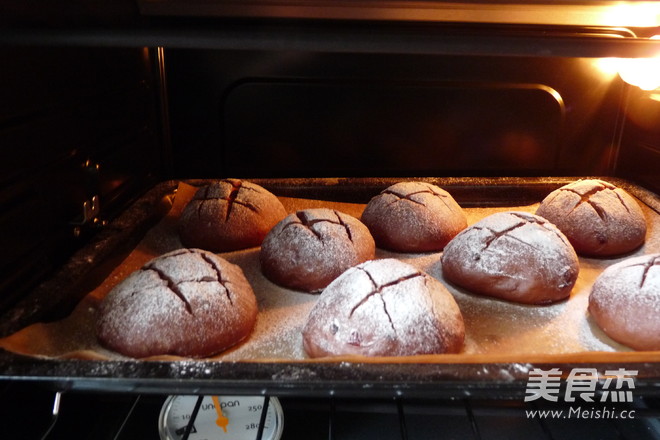 <a href=/shicai/guopin/ManYueMei/index.html target=_blank><u>蔓越莓</u></a>可可包的做法