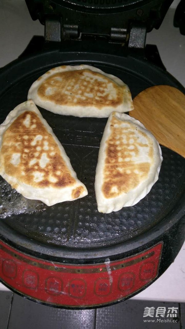 <a href=/shicai/shucai/JiuCai/index.html target=_blank><u>韭菜</u></a>海米盒子的做法