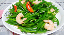 <a href=/shicai/shucai/JiuCai/index.html target=_blank><u>韭菜</u></a>花炒虾仁的家常做法介绍