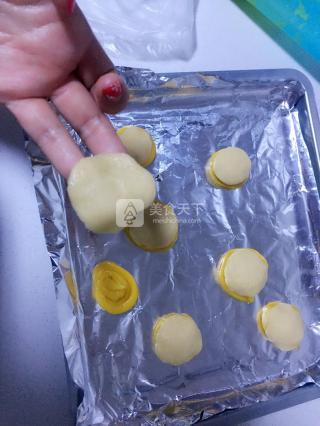 <a href=/shicai/guopin/BoLuo/index.html target=_blank><u>菠萝</u></a>酥皮泡芙