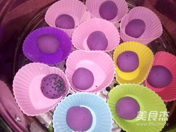 <a href=/shicai/shucai/ZiShu/index.html target=_blank><u>紫薯</u></a><a href=/shicai/mimian/ZhiShi/index.html target=_blank><u>芝士</u></a>球(两吃)的做法