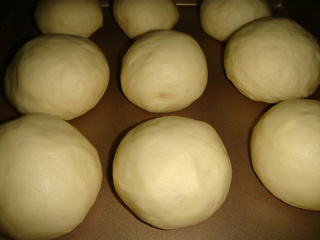 果酱<a href=/shicai/mimian/MianBao/index.html target=_blank><u>面包</u></a>