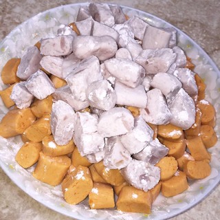 芋圆<a href=/shicai/mimian/HongDou/index.html target=_blank><u>红豆</u></a><a href=/shicai/mimian/NiuNai/index.html target=_blank><u>牛奶</u></a>