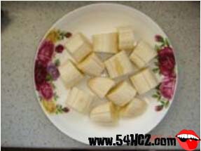 炸<a href=/shicai/guopin/XianJiao/index.html target=_blank><u>香蕉</u></a>的做法3