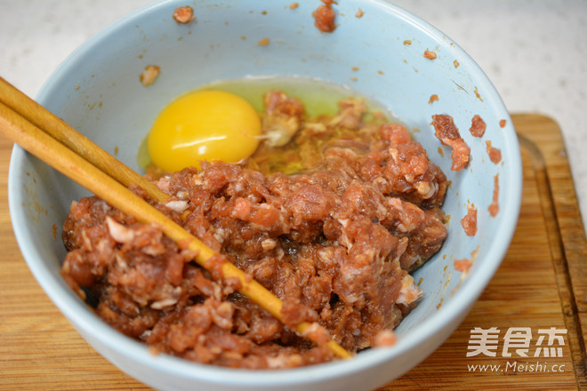 吃一碗<a href=/shicai/shucai/JiCai/index.html target=_blank><u>荠菜</u></a>馄饨,享受阳光的味道的做法