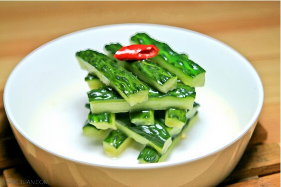 腌<a href=/shicai/shucai/HuangGua/index.html target=_blank><u>黄瓜</u></a>该用什么<a href=/shicai/diaoweipin/Cu/index.html target=_blank><u>醋</u></a>          