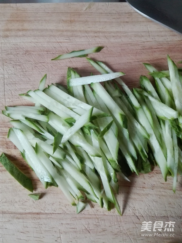 素拌<a href=/shicai/mimian/FenPi/index.html target=_blank><u>粉皮</u></a>的做法