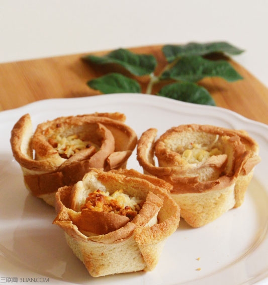 玫瑰烤<a href=/shicai/mimian/TuSi/index.html target=_blank><u>吐司</u></a>如何做