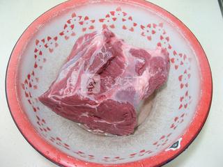 <a href=/shicai/rouqin/NiuNan/index.html target=_blank><u>牛腩</u></a>烧<a href=/shicai/shucai/TuDou/index.html target=_blank><u>土豆</u></a>