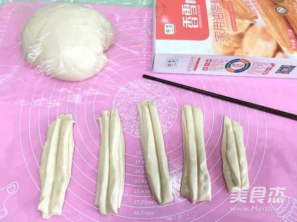 香雪面粉<a href=/shicai/mimian/YouTiao/index.html target=_blank><u>油条</u></a>油饼的做法