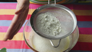 <a href=/shicai/mimian/NiuNai/index.html target=_blank><u>牛奶</u></a><a href=zt/qifengdg target=_blank><u>戚风蛋糕</u></a>