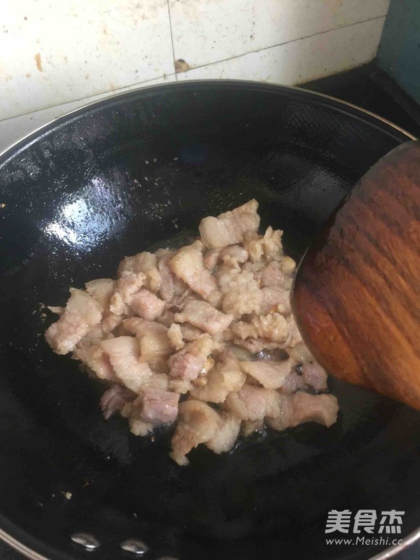 <a href=/shicai/shucai/LaJiao/index.html target=_blank><u>辣椒</u></a>炒<a href=/shicai/rouqin/WuHuaRou/index.html target=_blank><u>五花肉</u></a>的做法