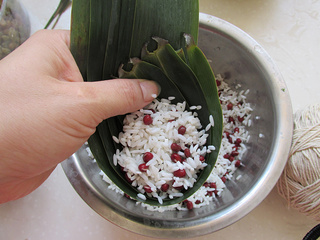 <a href=/shicai/mimian/HongDou/index.html target=_blank><u>红豆</u></a>蜜<a href=/shicai/guopin/Zao/index.html target=_blank><u>枣</u></a>粽子