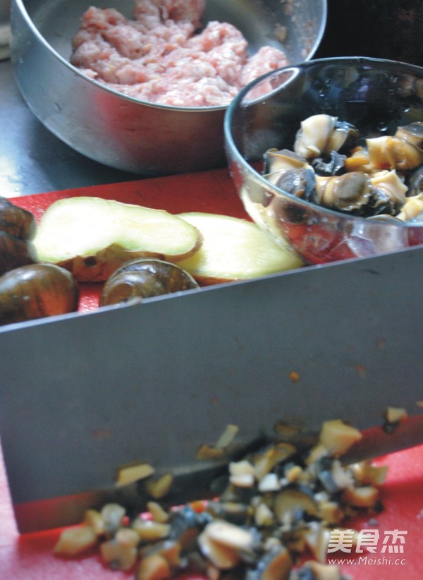 <a href=/shicai/shuichanpin/TianLuo/index.html target=_blank><u>田螺</u></a>塞肉的做法