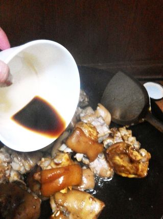 红烧<a href=/shicai/rouqin/ZhuTi/index.html target=_blank><u>猪蹄</u></a>