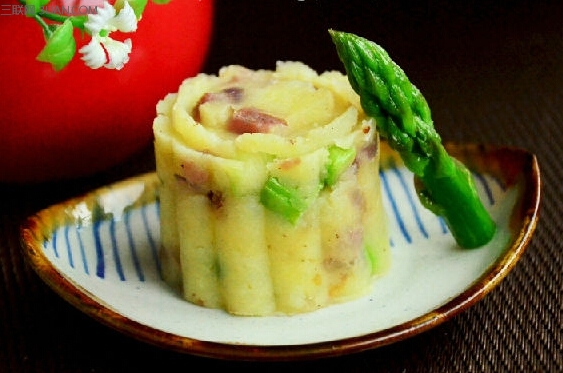 <a href=/shicai/shucai/LuSun/index.html target=_blank><u>芦笋</u></a>腊肠<a href=/shicai/shucai/TuDou/index.html target=_blank><u>土豆</u></a>泥做法    